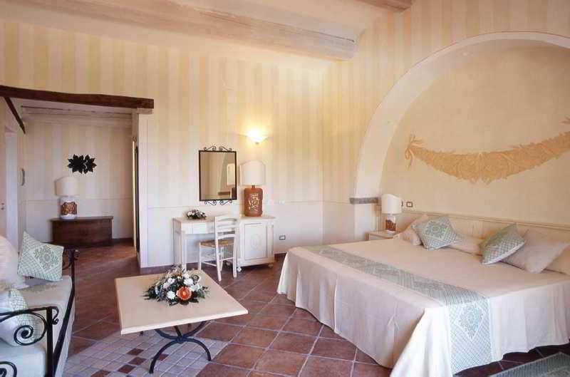 Lh Hotel Pozzo Sacro Olbia Exterior foto